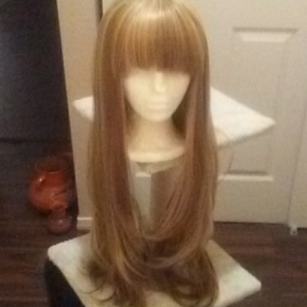 Gorgeous New Blonde/lt blonde wig 28 in.